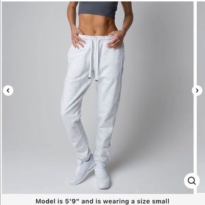 TALENTLESS Women’s Sweatpants in Ash Heather Grey